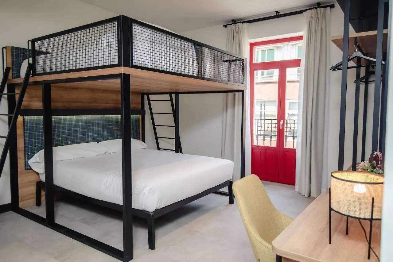 Latroupe La Granja Hostel Bilbao