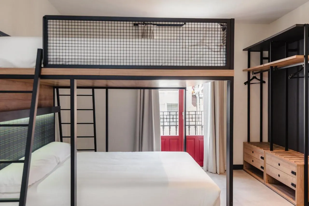 Hostel Latroupe La Granja Pansiyon Bilbao İspanya