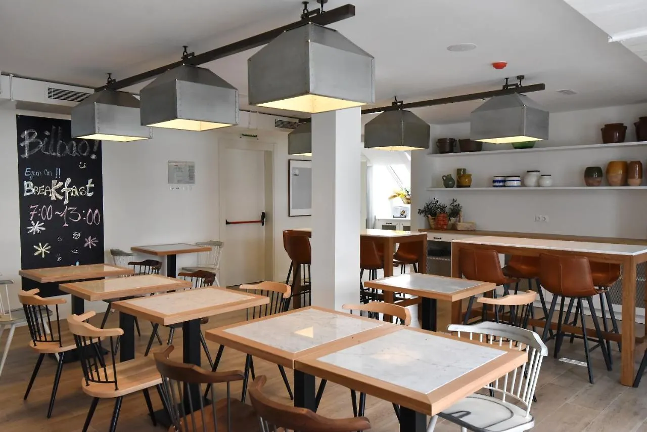 Latroupe La Granja Hostel Μπιλμπάο