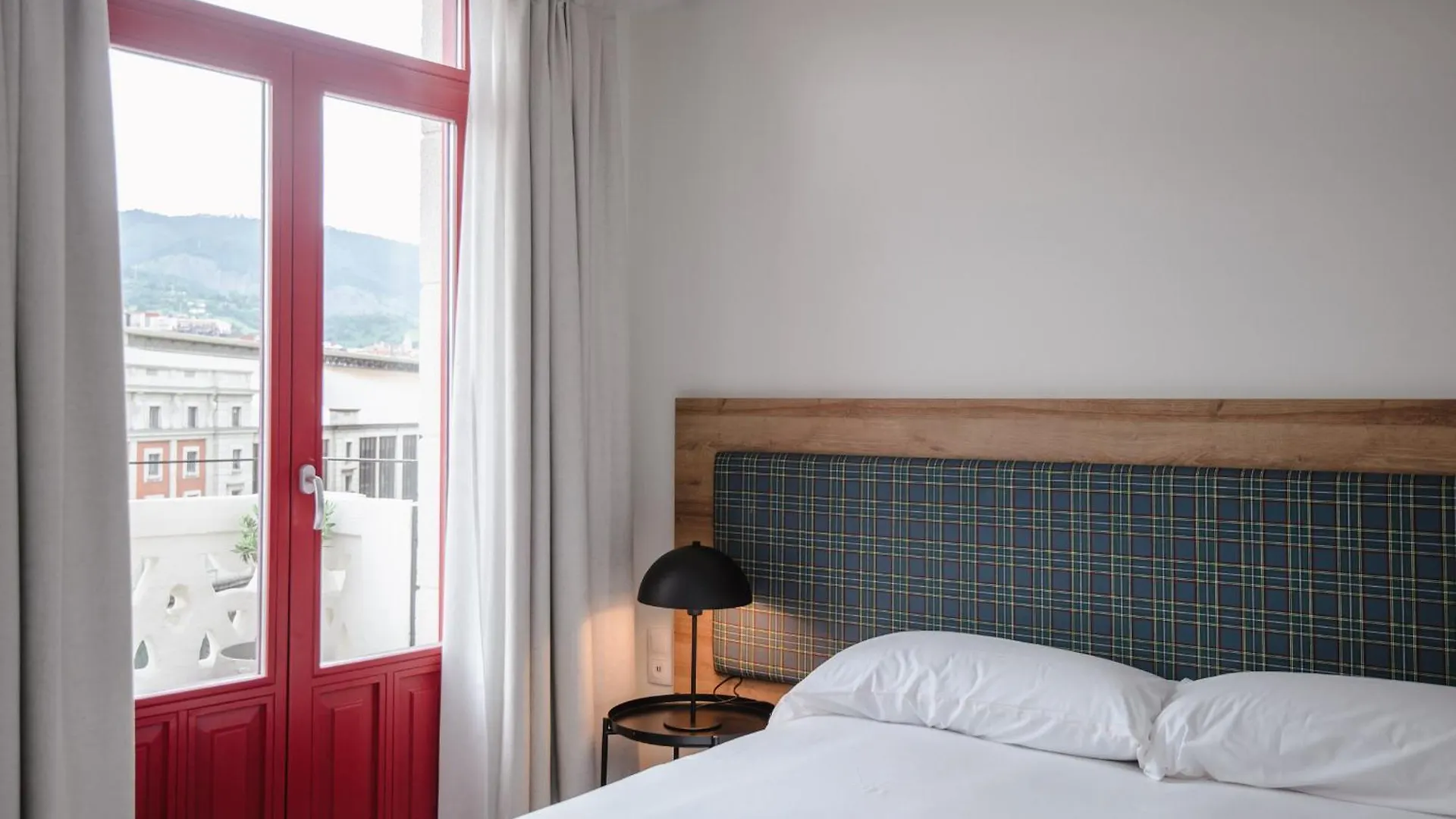 Latroupe La Granja Hostel Μπιλμπάο